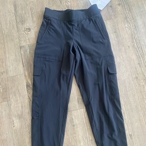 NWT! Athleta chelsea cargo pant
